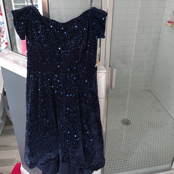 Dress - Picture 2 of 3